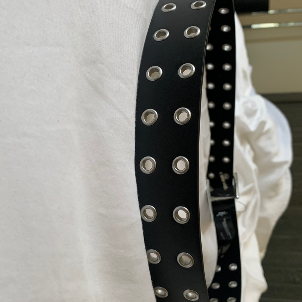 urban outfitters black belt